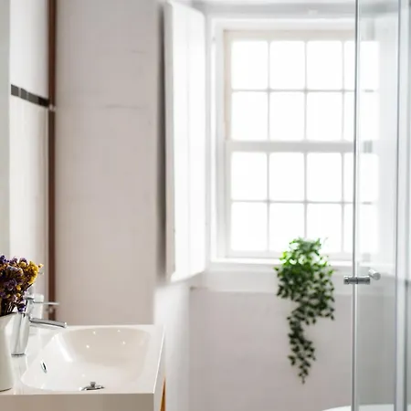Apartment - Light Filled With Terrace